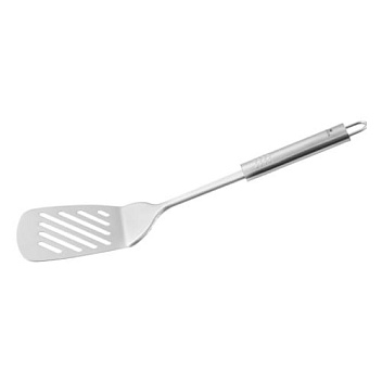 Лопатка 33 см. изогнутая раб. часть 11*8 см. нерж. перфорир. широкая FM /1/6/ Лопатка 33 см. изогнутая раб. часть 11*8 см. нерж. перфорир. широкая FM /1/6/