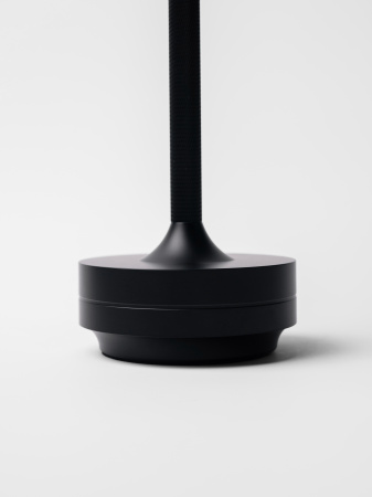 Лампа настольная d=13 см. h=27,5 см. 3 цвета, сенсорная регулировка яркости, алюм., черная LED HIGH-TECH MGline /1/20/